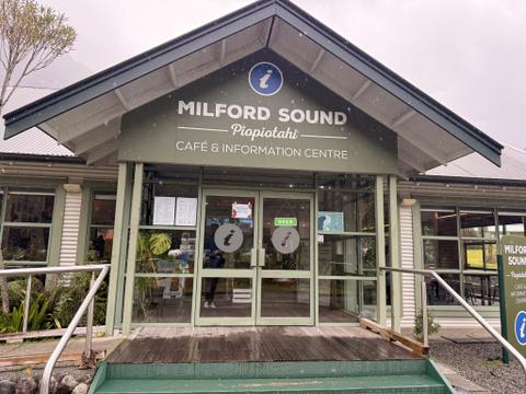 Exploring Milford Sound and Doubtful Sound: Nature’s Masterpieces of Fiordland