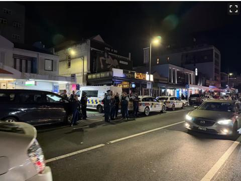 Police Flood Auckland’s Karangahape Road After Bar Brawl and Crowd Dispersal