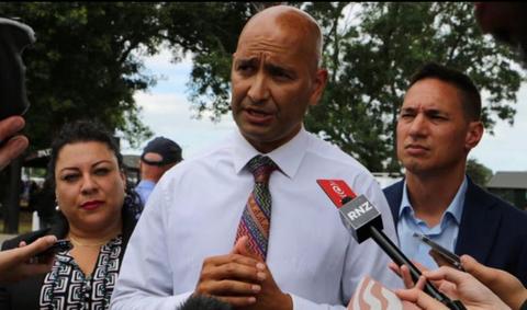 A Photo With Gang Members Is Not Always the Same Thing. So Where Should Politicians Draw the Line?